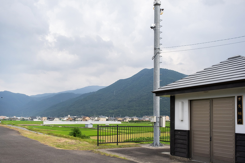 「ぶぶるパークみかも」の堤防上に設置されたライブカメラ