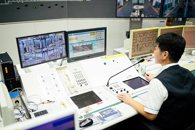 中央指令所から各駅へのマイク放送